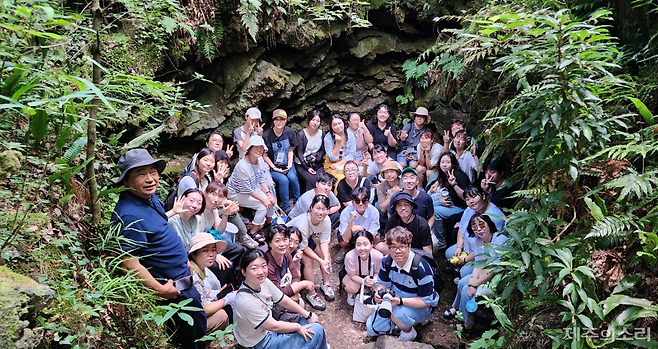 제주공익활동지원센터는 사회의 다양한 영역에서 고군분투하고 있는 공익활동가들 간 만남의 장을 마련해오고 있다. 연대의 가능성을 모색하며 연결되는 과정은 다양한 공익활동들이 촉진될 수 있는 시너지 역할을 한다. 사진은 지난 7월 열린 2025 공익활동가 런케이션. ⓒ제주의소리