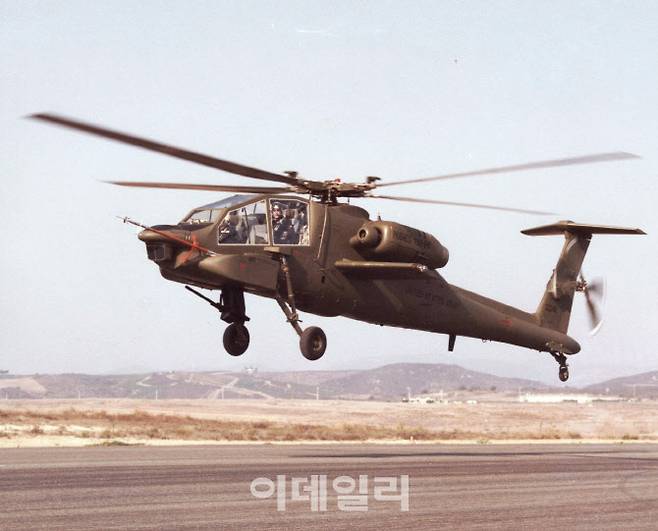 1975년 아파치 헬기 시제기인 YAH-64의 첫 비행 당시 모습이다. (사진=보잉)