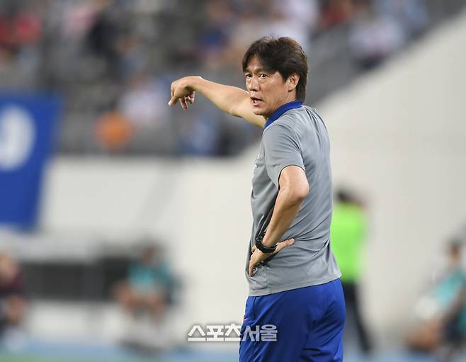 홍명보 감독이 15일 용인 미르스타디움에서 열린 2025 동아시아축구연맹(EAFF) E-1 챔피언십(동아시안컵) 일본과 경기에서 작전지시를 하고 있다. 2025. 7. 15. 용인 | 최승섭기자 thunder@sportsseoul.com