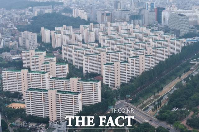 17일 기준 11월 서울 아파트 평균 거래금액은 15억5968만원으로 역대 최고치를 기록했다. /박헌우 기자
