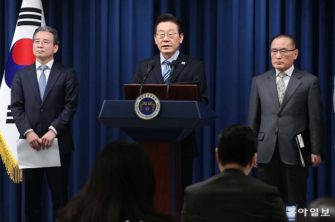 이재명 대통령이 14일 서울 용산 대통령실 청사에서 한·미 팩트시트 타결 결과를 발표하고 있다. 동아일보 송은석 기자 silverstone@donga.com 2025.11.14