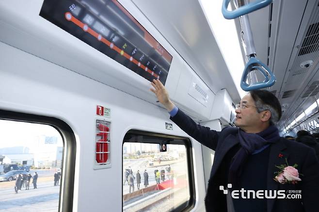 이동환 고양시장이 지난해 12월 GTX-A를 시승·점검했다.