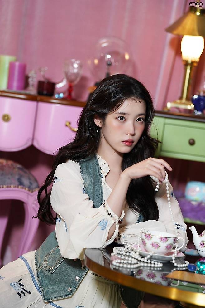 시그 찍은 아이유 근황