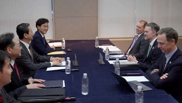 안덕근 당시 산업통상자원부 장관과 제이미슨 그리어 미국무역대표부(USTR) 대표가 5월 16일 오후 제주 서귀포 제주국제컨벤션센터(ICC)에서 회담을 가졌다. 산업통상부 제공