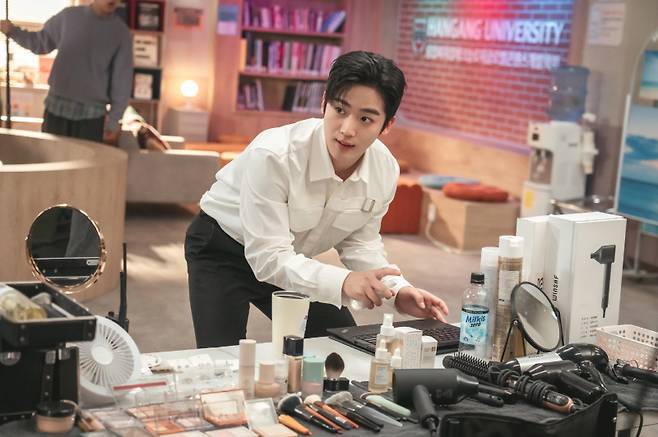 사진출처=웨이브 오리지널 ‘제4차 사랑혁명’