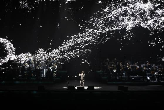 가수 김동률은 "조금만 늙어서 곧 보자"며 4년 안에 다음 콘서트를 열 생각이 있다고 했다. 사진 뮤직팜