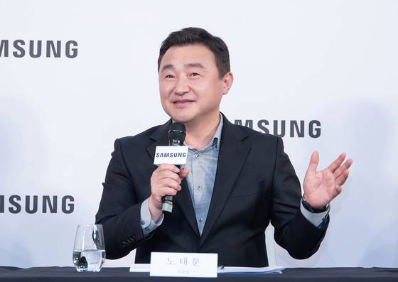 삼성전자 DX부문장 노태문 사장이 지난 9월 독일 베를린 IFA 2025 현장에서 열린 국내 기자간담회에서 기자들의 질문에 답변하고 있다. 사진 삼성전자