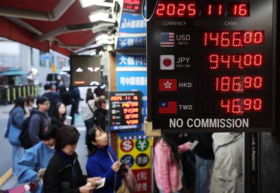 16일 한국은행에 따르면 올해 들어 지난 14일까지 주간 거래 종가 기준으로 연 평균 달러 대비 원화 환율은 1415.28원을 기록했다. 뉴스1