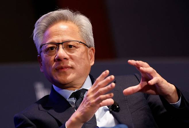 엔비디아 창업주 젠슨 황 최고경영자(CEO)가 미국 워싱턴DC에서 열린 포럼에서 발언하고 있다. 사진 AFP=연합뉴스