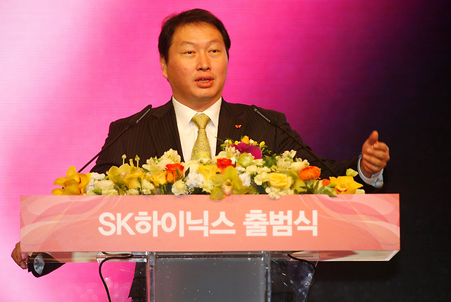 2012년 3월 SK하이닉스 출범식에 참석해 ‘한마음 한뜻으로 함께 성장해 나갈 것’을 약속한 최태원 SK그룹 회장. [SK하이닉스]