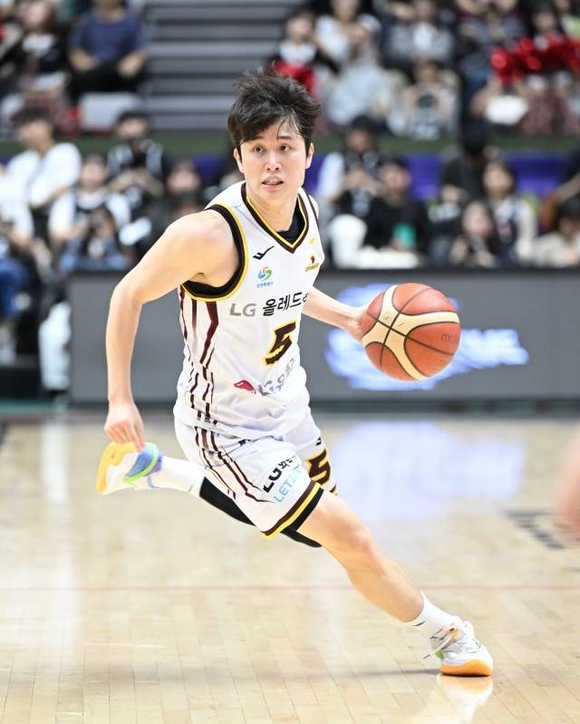 조상현 감독은 “(양)준석이가 햄스트링 쪽에 불편함이 있었다. 큰 부상은 아닌데 무리하면 안 되는 상황이다. 무리한 비행도 어려운 상황이어서 휴식을 줬다”고 이야기했다. 사진=KBL 제공