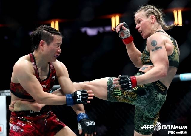 장웨일리는 셰브첸코를 상대로 압도당하며 자신의 게임을 전혀 하지 못했다. 셰브첸코와의 거리를 전혀 좁히지 못했고 수차례 테이크 다운까지 허용, 어떤 면에서도 힘쓰지 못했다. 그렇게 5라운드 만장일치 판정패했다. 사진=AFPBBNews=News1