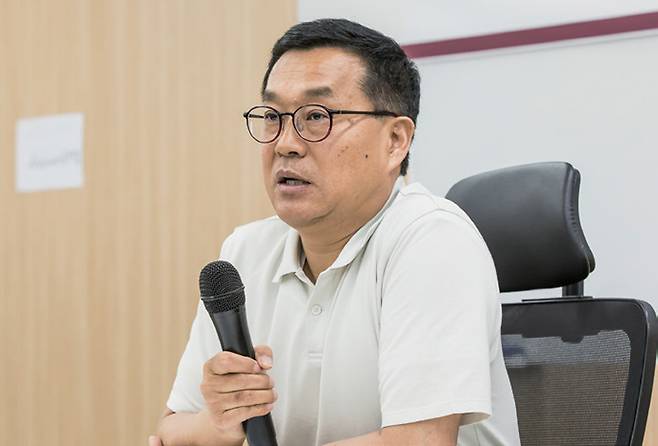 7월23일 권영완 퀀텀포트 대표(현 씨씨에스충북방송 대표)가 초전도체 연구개발 및 상용화 현황 기자간담회를 진행하고 있다. ⓒ시사저널 최준필