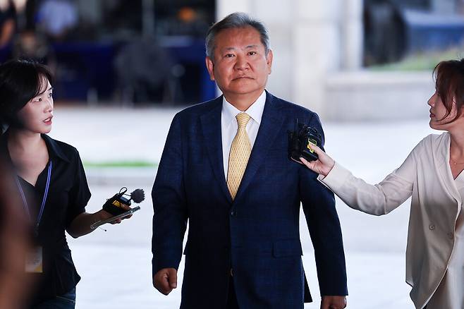 이상민&nbsp;전 행정안전부 장관이 7월25일 내란특검의 조사를 받기 위해 특검팀 사무실이 마련된 서울 서초구 서울고등검찰청으로 들어가고 있다. ⓒ연합뉴스