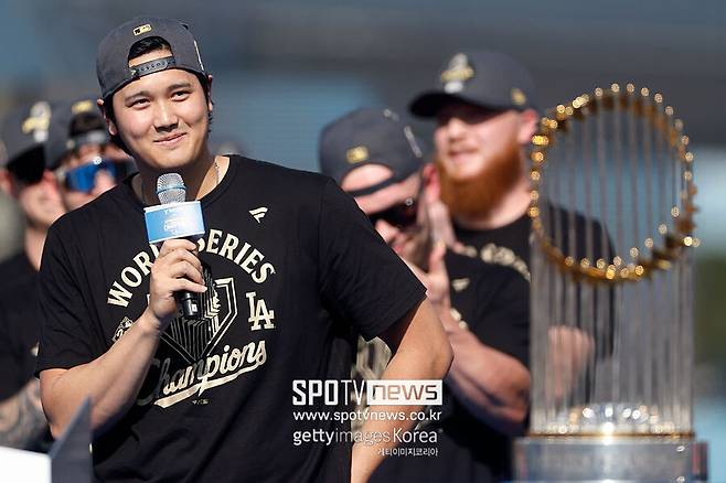 ▲ 올해 개인 두 번째 월드시리즈 우승에 이어 네 번째 최우수선수 타이틀을 획득한 오타니 쇼헤이