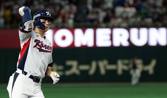 ▲ 김주원이 일본 최고의 직구를 던지는 요미우리 셋업맨 다이세이를 상대로 9회말 동점 솔로포를 터트렸다. ⓒ 연합뉴스