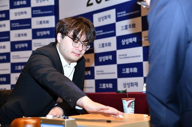 랴오위안허 9단이 삼성화재배에서 첫 우승을 차지했다. [한국기원 제공. 재판매 및 DB 금지]