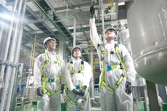 울산과학대 서부캠퍼스 창의혁신관에 구축한 화학·바이오공정훈련센터. 재학생 교육뿐만 아니라 지역 석유화학 산업체 재직자를 대상으로 직무 향상 교육을 진행해 지역사회 발전에 이바지하고 있다. 울산과학대 제공