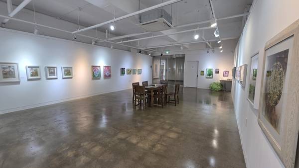 29일까지 창원 맛산갤러리 제1·2관에서 <작은 그림 선물>전이 열린다. /박미영