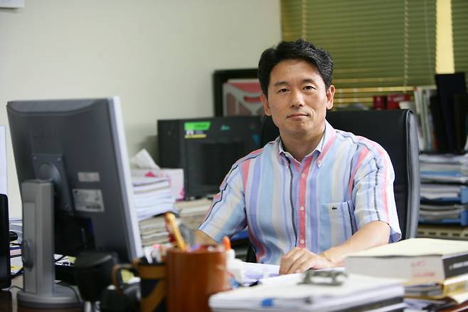 분자인지와 형광 감지 분야 세계적인 권위자인 안교한 포스텍 명예교수. 안 교수의 연구는 알츠하이머의 조기진단 가능성을 열었다. <경북도 제공>