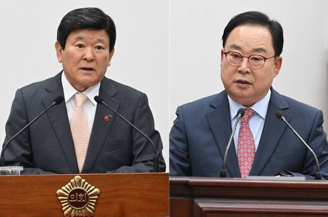 김광수 제주도교육감(왼쪽)은 18일 제주도의회 교육행정질문에서 오승식 교육의원(서귀포시 동부)의 제주체육고 관련, 질의에 답변하고 있다.