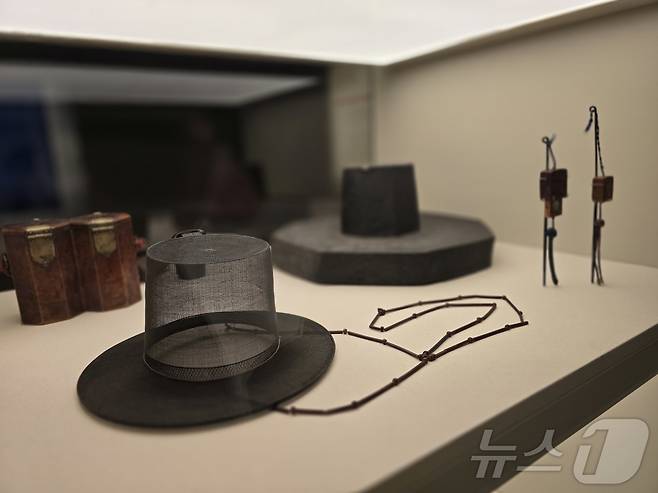 15일(현지시간) 미국 워싱턴DC 스미스소니언 국립아시아미술관에서 개막한 이건희 컬렉션 대표 작품 '한국의 보물: 모으고, 아끼고, 나누다 (Korean Treasures: Collected, Cherished, Shared) 특별전' 전시장. 워싱턴DC 전시는 내년 2월 1일까지 열린다. 이번 전시에는 겸재 정선의 인왕졔색도 등 국가 지정 국보와 보물 20여 점을 포함해 총 200여 점의 작품을 선보인다. 2025.11.16. ⓒ News1 류정민 특파원