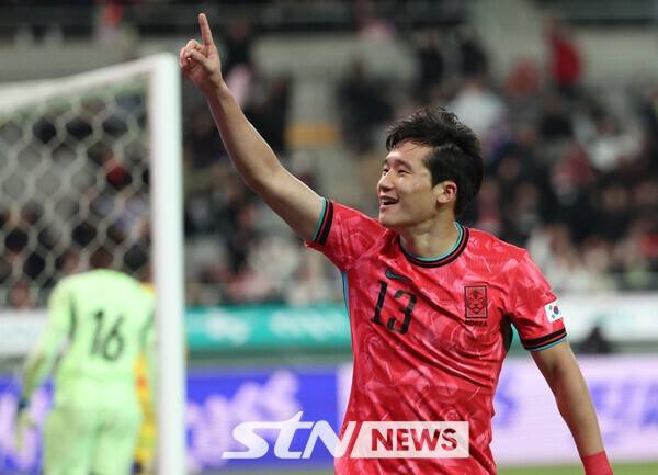 18일 오후 서울 마포구 서울월드컵경기장에서 열린 축구 국가대표팀 평가전 대한민국과 가나의 경기, 후반 한국 이태석이 팀의 첫번째 골을 넣은 뒤 세리머니 하고 있다. /사진=뉴시스