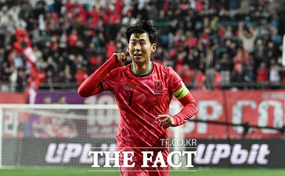 대한민국과 볼리비아의 평가전이 14일 오후 대전 유성구 대전월드컵경기장에서 열린 가운데 손흥민이 득점 후 기뻐하고 있다. /대전월드컵경기장=박헌우 기자