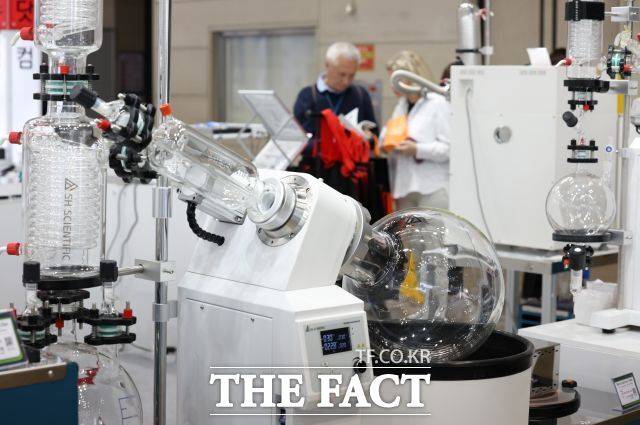 국내 제약바이오 업계가 연구개발(R&D) 투자는 대폭 늘리고 있다. 업계에서는 이같은 행보가 신약 경쟁력 강화와 글로벌 기술수출 성과로 이어지고 있다는 평가가 나온다. 사진은 기사와 관련 없음. /뉴시스