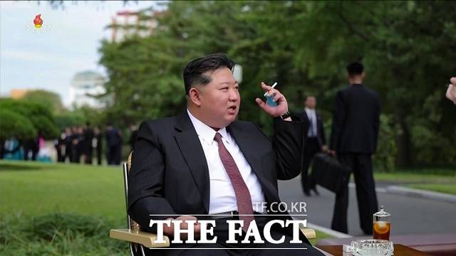 미야모토 사토루 세이가쿠인대학교 교수는 END 이니셔티브가 남북한의 의미 있는 관계를 만들기 어려울 것이라고 진단했다. 사진은 김정은 북한 국무위원장이 지난달 8일 노동당 창건 80주년을 앞두고 당창건사적관을 방문했던 모습이다. /뉴시스