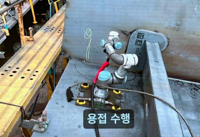 HD현대삼호 조선소 현장에서 유니버설로봇 협동로봇이 활용되는 모습 (사진=지디넷코리아 신영빈 기자)