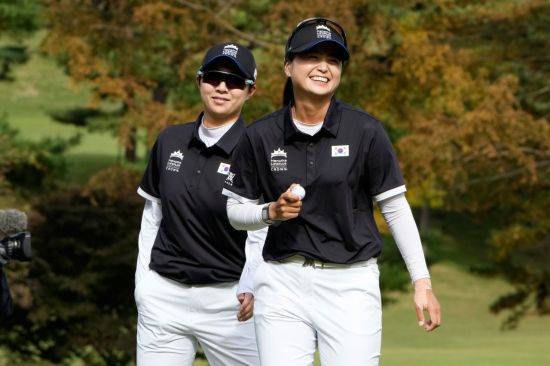 김효주(왼쪽)와 최혜진이 LPGA 투어 최종전인 CME 그룹 투어 챔피언십에서 우승에 도전한다. AP연합뉴스
