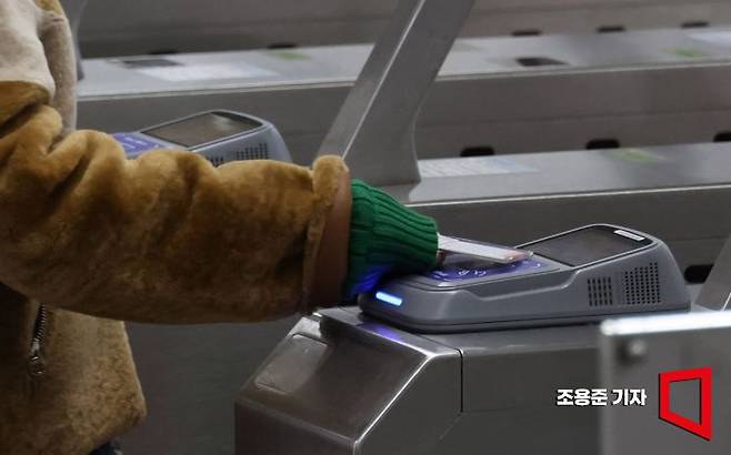 우리나라의 출·퇴근 시간은 일자리와 인구가 집중된 수도권이 비수도권보다 긴 것으로 나타났다. 조용준 기자