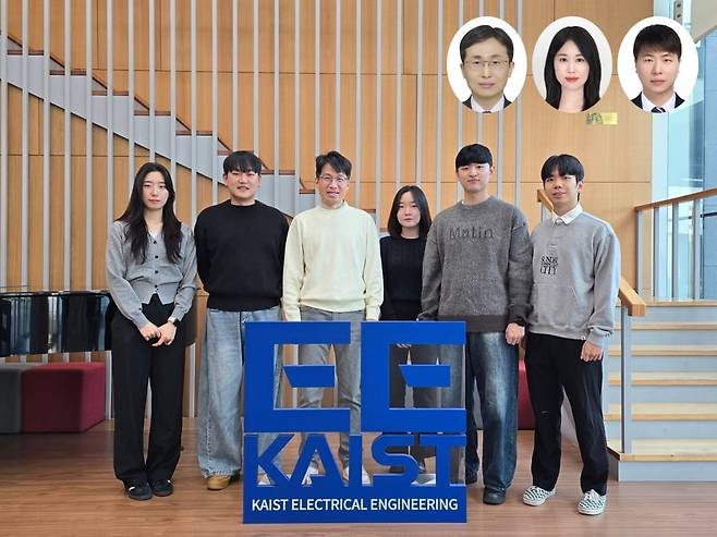 왼쪽부터 KAIST 정효은 석박사통합과정생, 김형래 박사과정생, 송영민 석좌교수, 장세희 박사후연구원, 김도현 석박사통합과정생. 위의 동그라미 사진은 왼쪽부터 서울대 김대형 교수, SAIT 허세연 박사, MIT 신윤수 박사. /KAIST