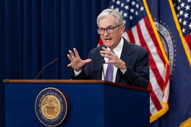 제롬 파월 미국 연방준비제도(연준) 의장이 지난달 29일(현지시간) 워싱턴 연준 청사에서 연방공개시장위원회(FOMC) 회의 뒤 기자회견을 하고 있다. 신화 연합