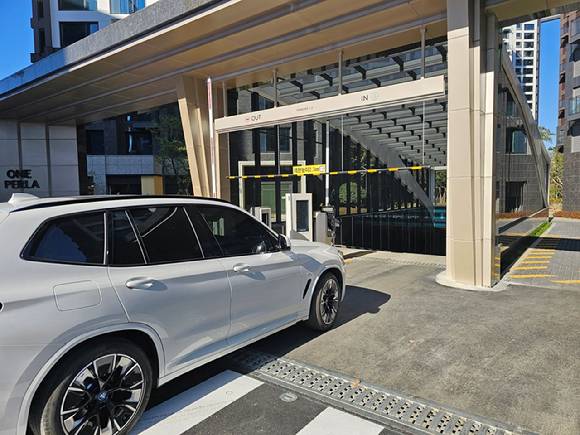 래미안 AI 주차장 주출입구 [사진=삼성물산]