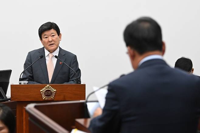 교육행정질문 답변하는 김광수 제주교육감