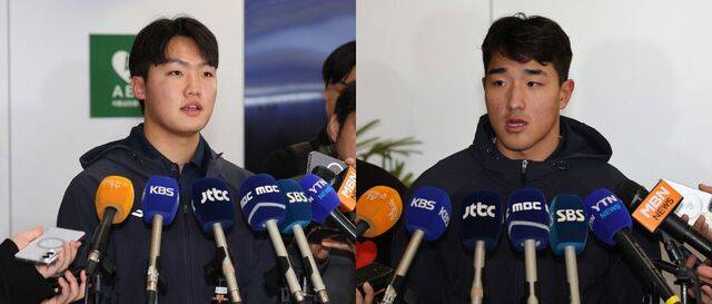 야구 국가대표팀 정우주(왼쪽)와 안현민이 17일 오후 김포국제공항 입국장에서 취재진과 만나 지난 주말 일본 대표팀과의 경기에 대한 소감 등을 밝히고 있다. 뉴시스
