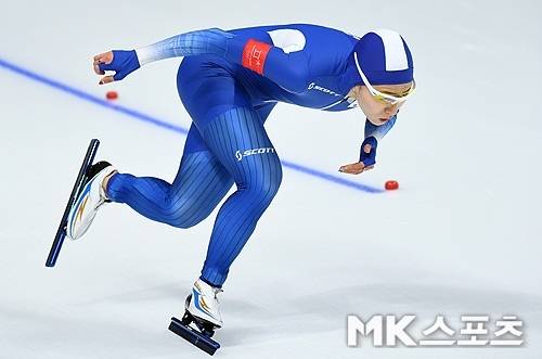 ‘빙속여제’ 이상화가 2018 평창동계올림픽 스피드스케이팅 여자 500ｍ에서 은메달 획득에 성공했다. 이상화는 2018년 2월 18일 강릉 스피드 스케이팅 경기장에서 열린 2018 평창 동계올림픽 스피드스케이팅 여자 500ｍ에서 37초33의 기록으로 은메달을 차지했다. 이상화가 레이스를 펼치고 있다. 사진=천정환 기자