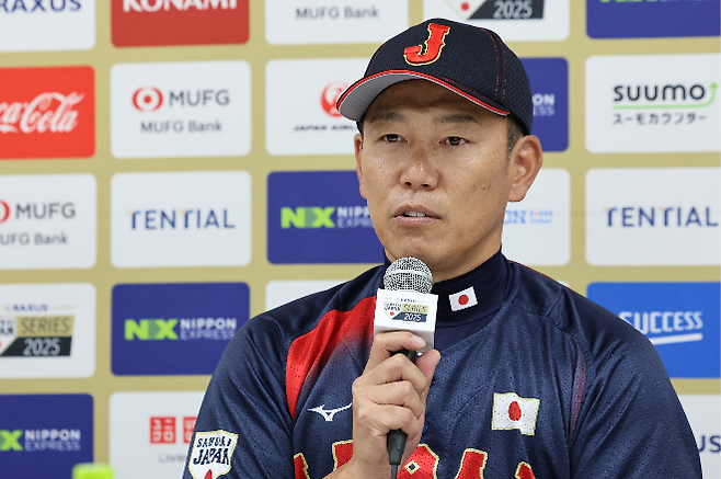 발언하는 일본 야구대표팀 이바타 히로카즈 감독. 사진=연합뉴스 제공