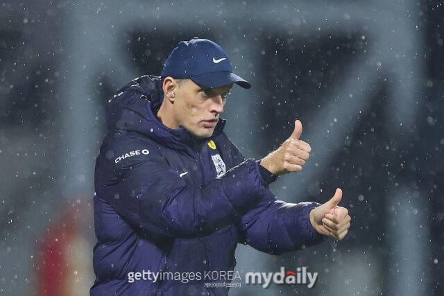 선수들에게 엄지손가락을 치케세우는 투헬 감독. /게티이미지코리아