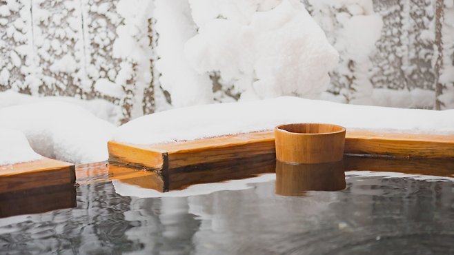 수면위는 설경, 내 몸은 온천..일본의 겨울 노천온천