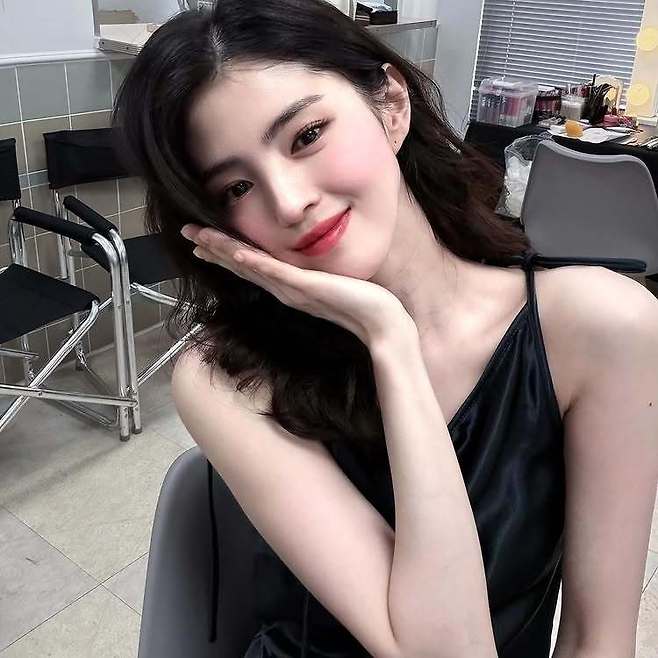 문신 더 이상 안할 줄‥순백의 한소희 생일맞이 옆구리 타투 당당히 공개
