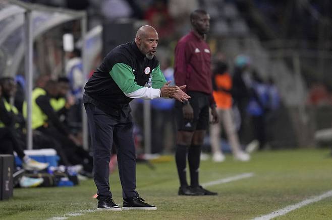 [블럼폰탄=AP/뉴시스] 나이지리아 남자 축구 대표팀의 에리크 셸 감독. 2025.09.09.