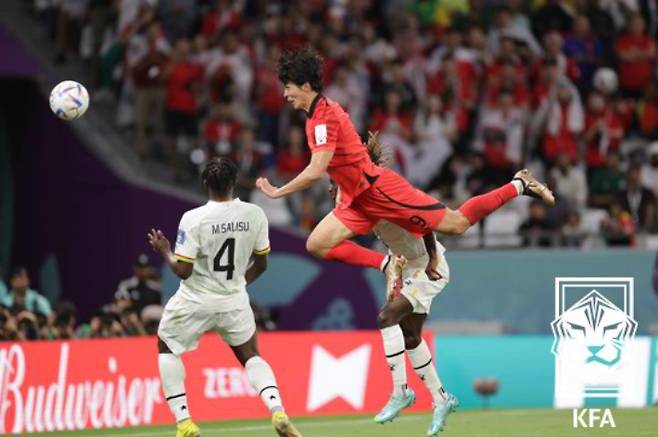 2022 카타르 월드컵 가나전에서 헤더로 멀티골 터뜨린 조규성. 대한축구협회