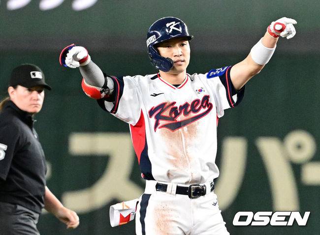 [OSEN=도쿄(일본), 조은정 기자] 16일 오후 일본 도쿄돔에서  ‘2025 NAVER K-BASEBALL SERIES’ 대한민국과 일본의 2차전 경기가 열렸다.한국은 정우주, 일본은 카네마루 유메토를 선발투수로 내세웠다.7회말 2사 1,2루에서 대한민국 박해민이 중전안타 때 홈으로 쇄도한 2루주자 문현빈이 아웃되자 비디오 판독을 요청하고 있다. 2025.11.16 /cej@osen.co.kr