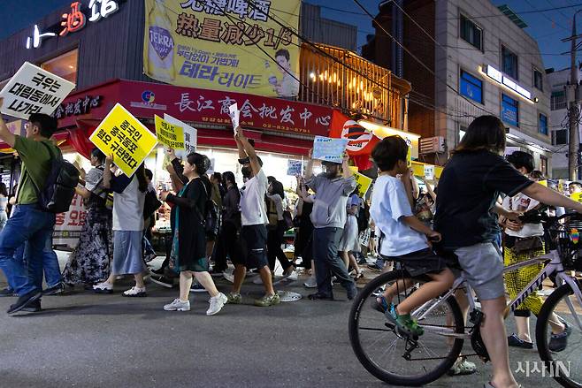 7월11일 서울 영등포구 대림동 일대에서 윤석열 지지자들이 혐중 시위를 예고한 가운데 ‘극우에 반대하는 서울 서부지역 사람들’이 주최하는 ‘중국인 혐오 중단하라’ 집회가 동시에 열렸다. ⓒ시사IN 신선영
