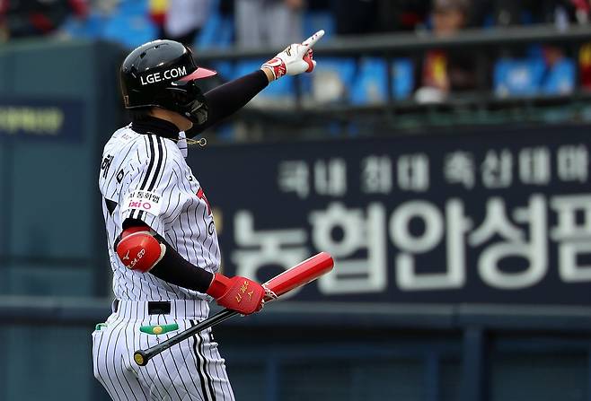 박해민은 2026시즌 어떤 유니폼을 입고 뛰게 될까. 대표팀 일정을 마무리하고 귀국한 그는 본격적으로 FA 협상 테이블에 나선다.｜뉴시스