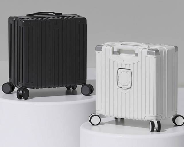 팜투어를 통해 프린스 와이키키 예약 시 제공되는 18인치 기내용 고급 캐리어. 사진제공|팜투어