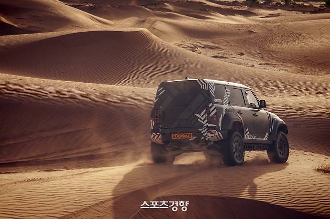 디펜더 다카르 D7X-R